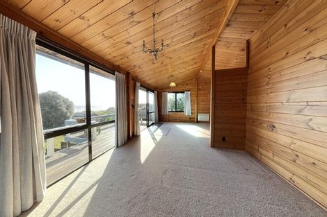 Photo of property in 25 Oratia Street, Waikanae Beach, Waikanae, 5036