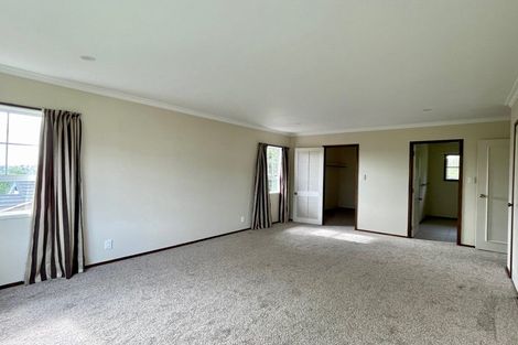 Photo of property in 11 Ravenstone Place, Chatswood, Auckland, 0626