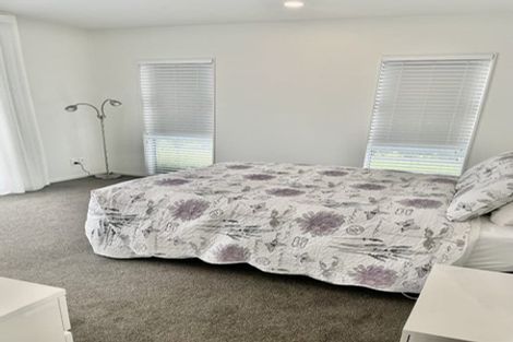 Photo of property in 8 Aporo Drive, Kumeu, 0810