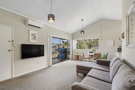 Photo of property in 1/7 Newstead Avenue, Browns Bay, Auckland, 0632