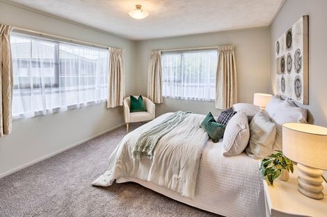 Photo of property in 122 Cambridge Terrace, Fairfield, Lower Hutt, 5011