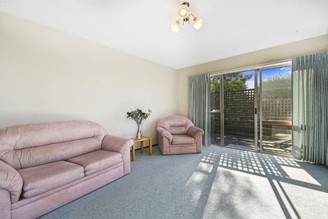 Photo of property in 92b Royal Park Drive, Parklands, Christchurch, 8083