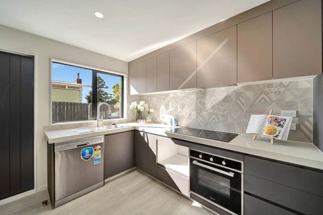 Photo of property in 2/106 Triangle Road, Massey, Auckland, 0614