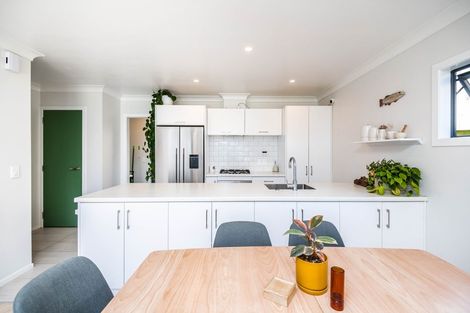 Photo of property in 41 Brindle Way, Newlands, Wellington, 6037