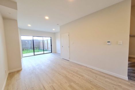 Photo of property in 12/200 Sunnynook Road, Totara Vale, Auckland, 0627