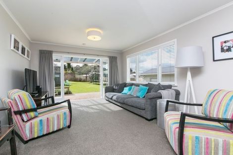 Photo of property in 17 Putini Road, Mangere Bridge, Auckland, 2022