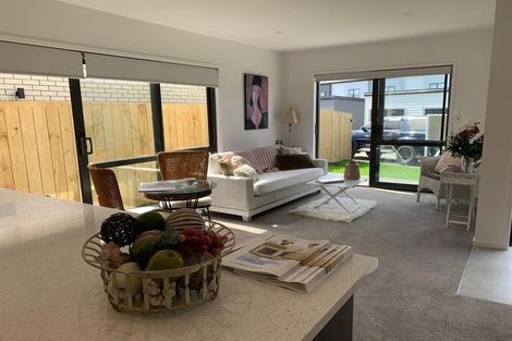 Photo of property in 9 Poutawa Lane, Clarks Beach, 2122