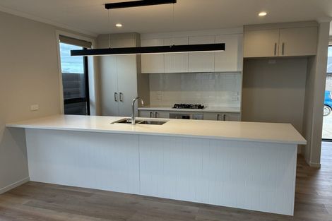 Photo of property in 28 Waruhia Crescent, Rototuna North, 3210