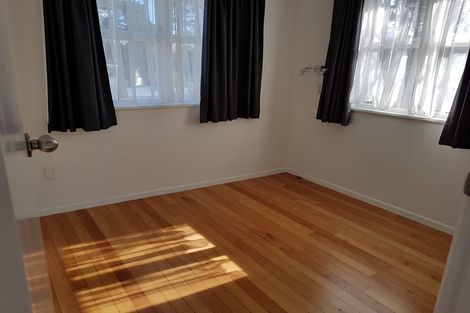 Photo of property in 176 Beach Haven Road, Beach Haven, Auckland, 0626