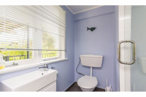 Photo of property in 84 Otitori Bay Road, Titirangi, Auckland, 0604