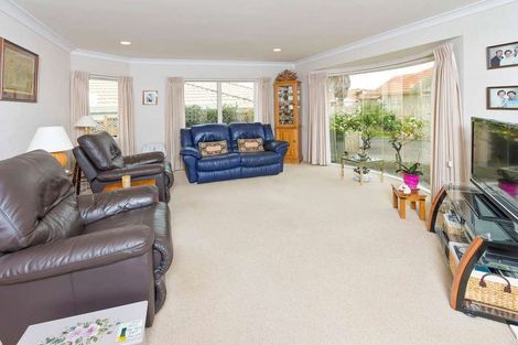 Photo of property in 2/3 Caldbeck Rise, Northpark, Auckland, 2013