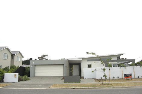 Photo of property in 16 Rothesay Road, Parklands, Christchurch, 8083