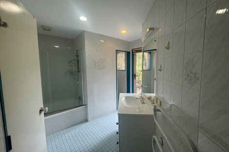 Photo of property in 2/823 East Coast Road, Northcross, Auckland, 0630