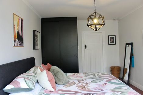 Photo of property in 18 Fernlea Avenue, Karori, Wellington, 6012