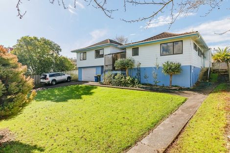 Photo of property in 34 Pahi Place, West Harbour, Auckland, 0618