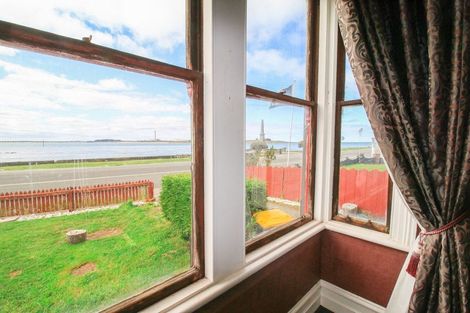 Photo of property in 236 Marine Parade, Bluff, 9814