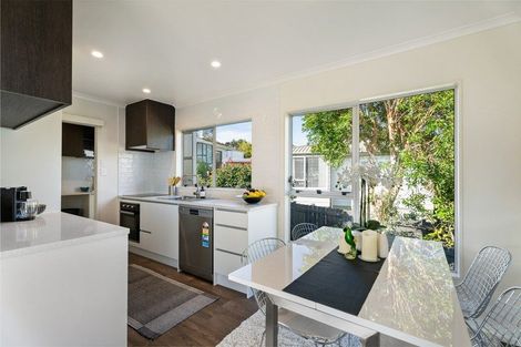 Photo of property in 2/4 Clare Place, Glenfield, Auckland, 0629