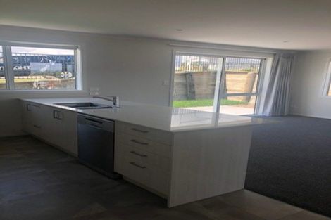 Photo of property in 2 Richardson Road, Omokoroa, 3114