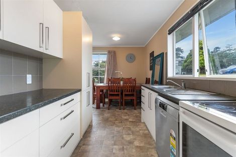 Photo of property in 7 Hueglow Rise, West Harbour, Auckland, 0618