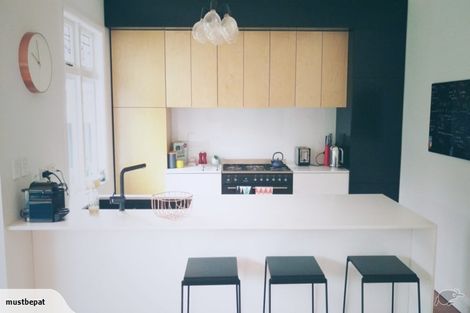 Photo of property in 18 Fernlea Avenue, Karori, Wellington, 6012