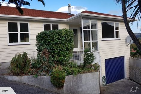 Photo of property in 9a Rewa Terrace, Tawa, Wellington, 5028
