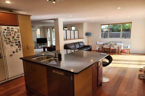 Photo of property in 16 Malin Place, Pinehill, Auckland, 0632