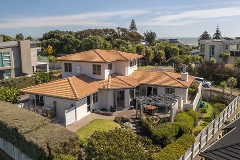 Photo of property in 136 Renown Road, Raumati South, Paraparaumu, 5032