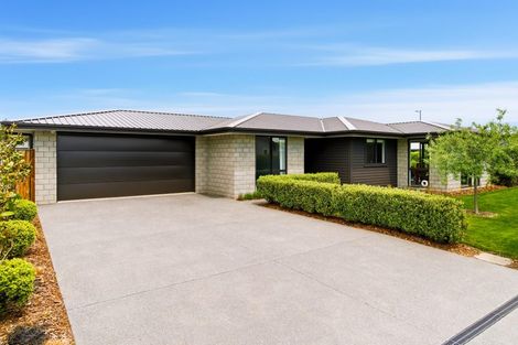 Photo of property in 2 Hepburn Place, Rolleston, 7614