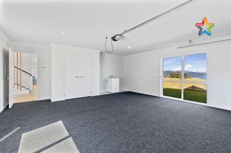 Photo of property in 2 Poto Road, Normandale, Lower Hutt, 5010