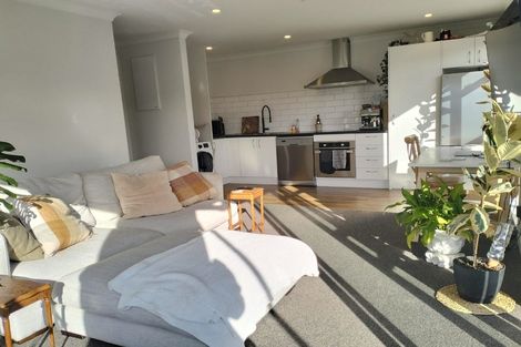 Photo of property in 2 Ara Paripari, Tawa, Wellington, 5028