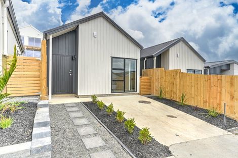 Photo of property in 15 Horokaka Street, Massey, Auckland, 0614