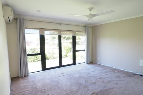 Photo of property in 9 Graven Court, Henderson, Auckland, 0612