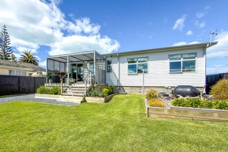 Photo of property in 989 East Coast Road, Kaiaua, Miranda, 2473