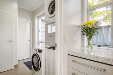 Photo of property in 4 Laurel Oak Drive, Schnapper Rock, Auckland, 0632