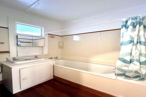 Photo of property in 80 Oxford Street, Levin, 5510