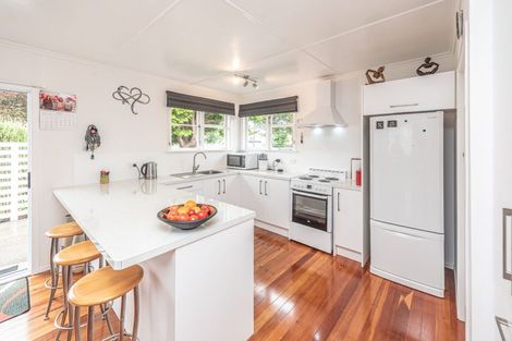Photo of property in 18 Suther Street, Waverley, 4510