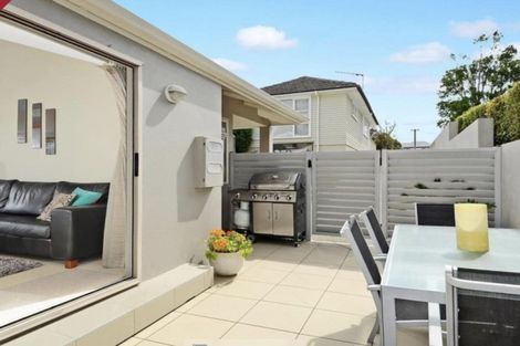 Photo of property in 127 Forrest Hill Road, Forrest Hill, Auckland, 0620