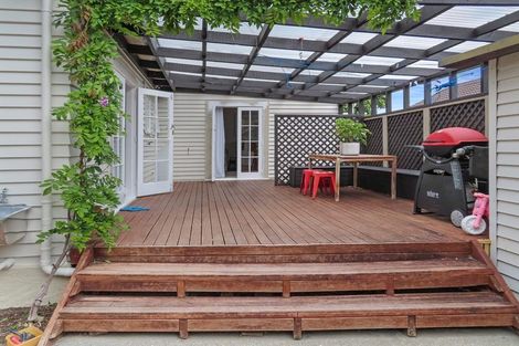 Photo of property in 43 Saint Ronans Avenue, Waterloo, Lower Hutt, 5011