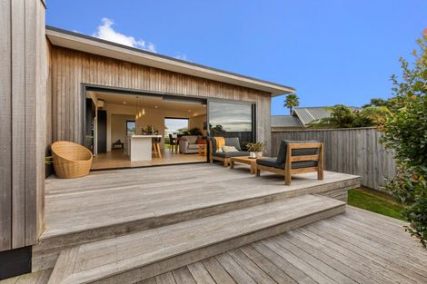 Photo of property in 1156a South Road, Oakura, 4314