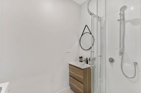 Photo of property in 14a Ropata Avenue, Point England, Auckland, 1072