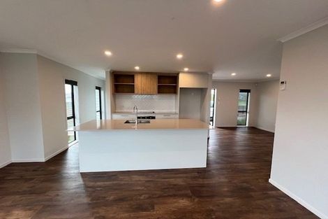 Photo of property in 4 Hooton Drive, Kumeu, 0810