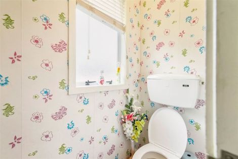 Photo of property in 71 Chilcott Road, Henderson, Auckland, 0612