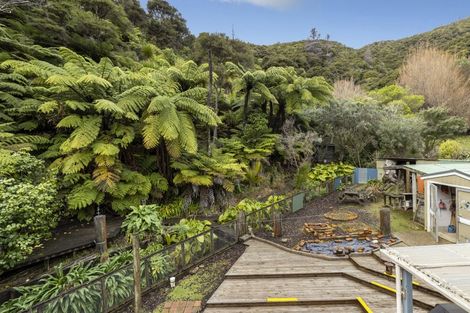 Photo of property in 19 Sandy Bay Road, Black Rock, Picton, 7282