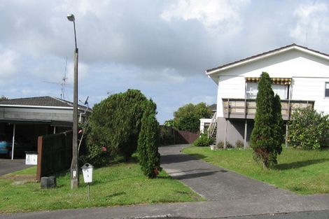 Photo of property in 1/3 Flagstaff Place, Massey, Auckland, 0614
