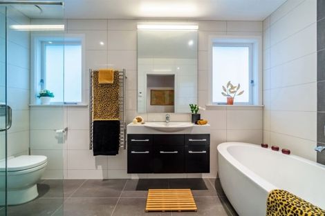 Photo of property in 1/15 Colonial Road, Chatswood, Auckland, 0626