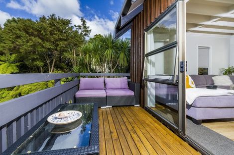 Photo of property in 2/813 East Coast Road, Northcross, Auckland, 0630
