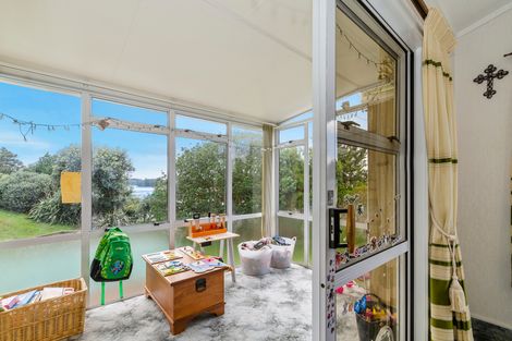 Photo of property in 105 Sandspit Road, Waiuku, 2123