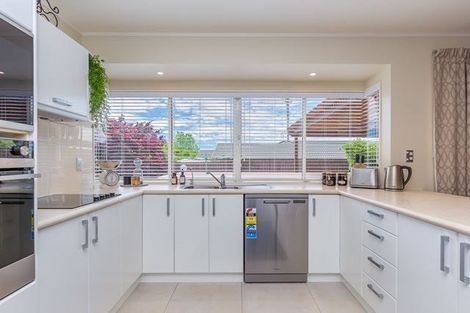 Photo of property in 25 Sunny Crescent, Huapai, Kumeu, 0810