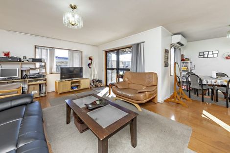 Photo of property in 2/93 Aviemore Drive, Highland Park, Auckland, 2010