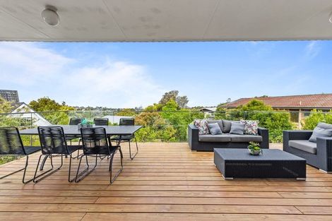 Photo of property in 30a Geoffrey Road, Torbay, Auckland, 0630